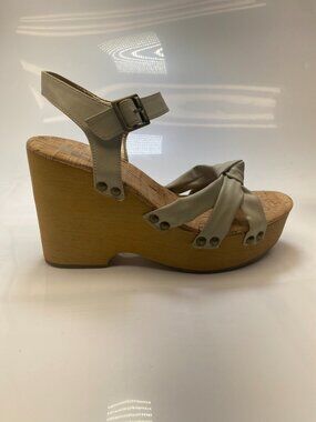 Korks Women's Strap Faux Leather Ivory Wedge Sandal Sz  11